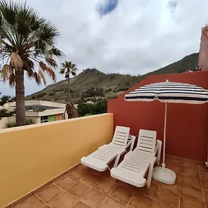 Cheerful 3 Bedroom Town House With Garage Сasa de vacaciones Tegueste
