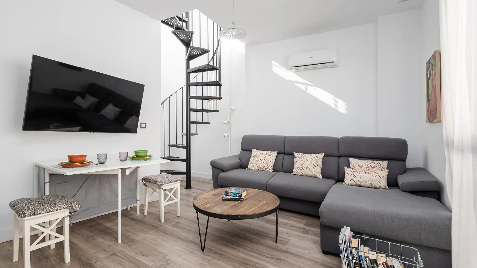Historic Centre + Rooftop + Parking Malaga Spain